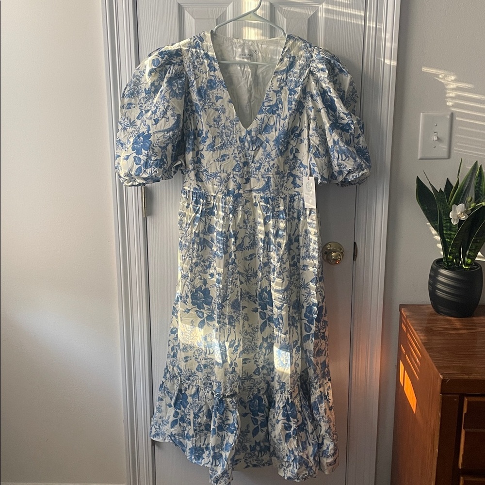 Tuckernuck Blue and White Floral Puff-Sleeve Midi Dress with V-Neck - Picture 13 of 16